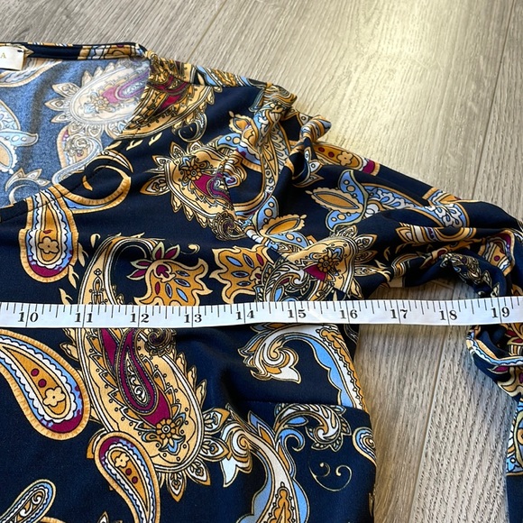 Stylish Paisley Long sleeves Blouse with Smocked   push up cuffs - Picture 6 of 8